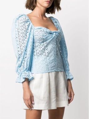 Low-cut Blouse in Sangallo Cielo