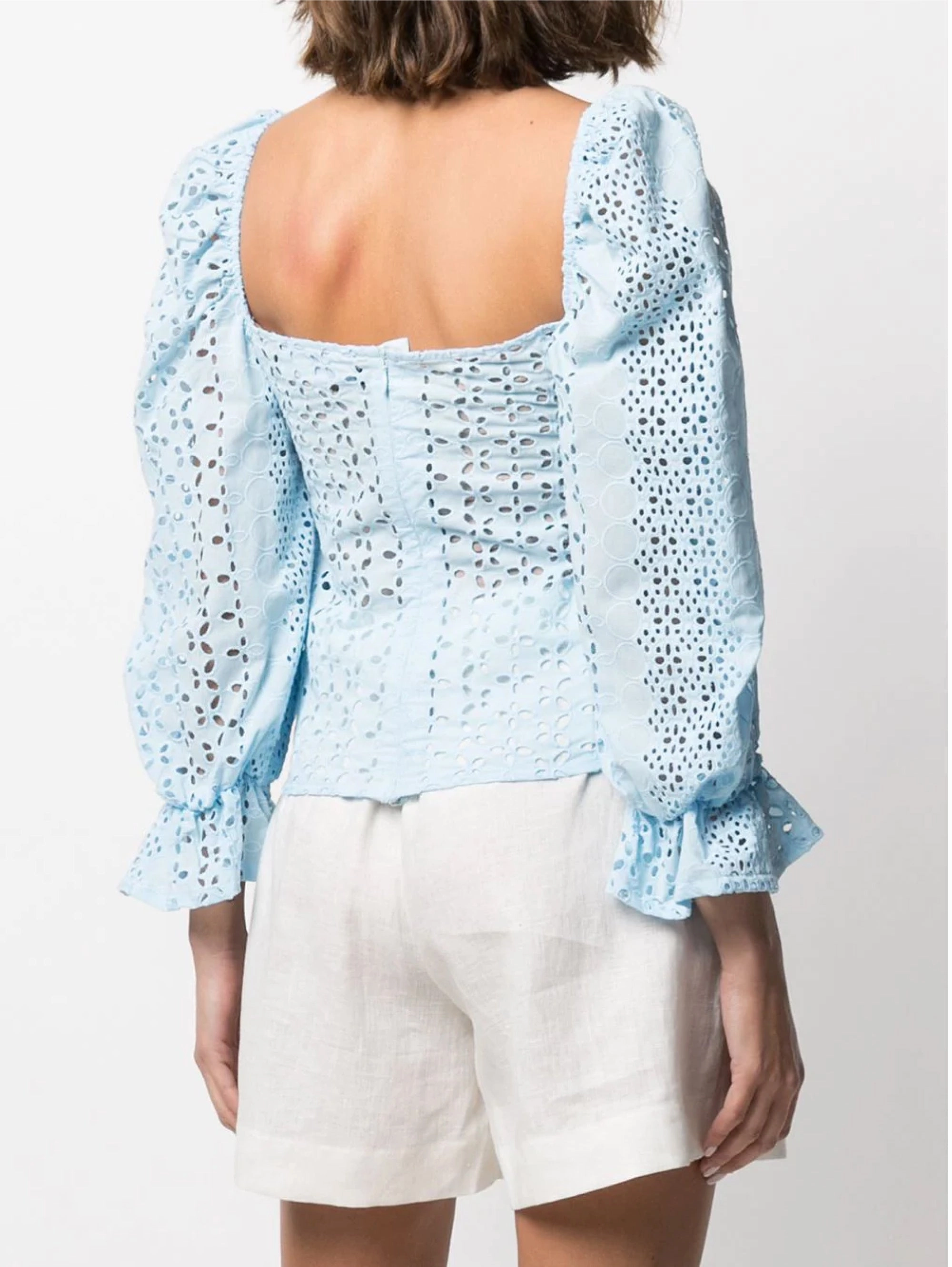 Low-cut Blouse in Sangallo Cielo